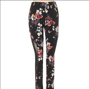 NWOT - FOREVER 21 Floral Leggings